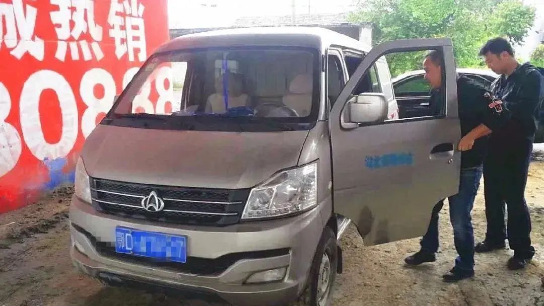 面包车变身"移动加油站",月入2万?这个"移动炸弹",你敢用?