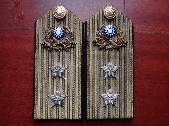 国军有一种军衔,师长军长副总司令都可以这么叫,军队一抓一大把