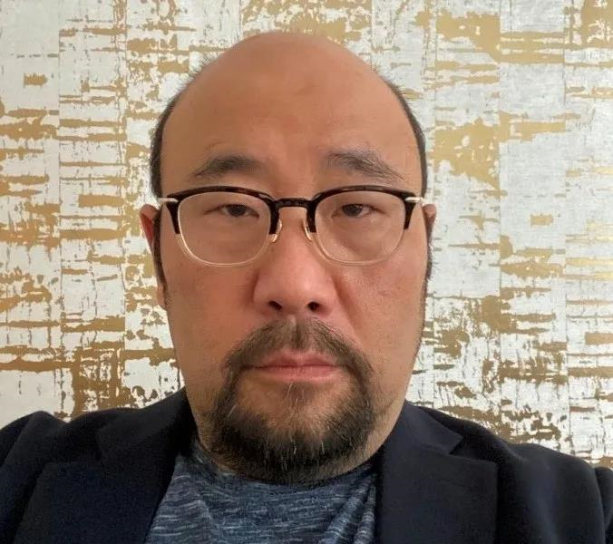 万隆的女秘书,快手的口哨,林园的嚣张,徐晓峰的忽悠丨正经简报