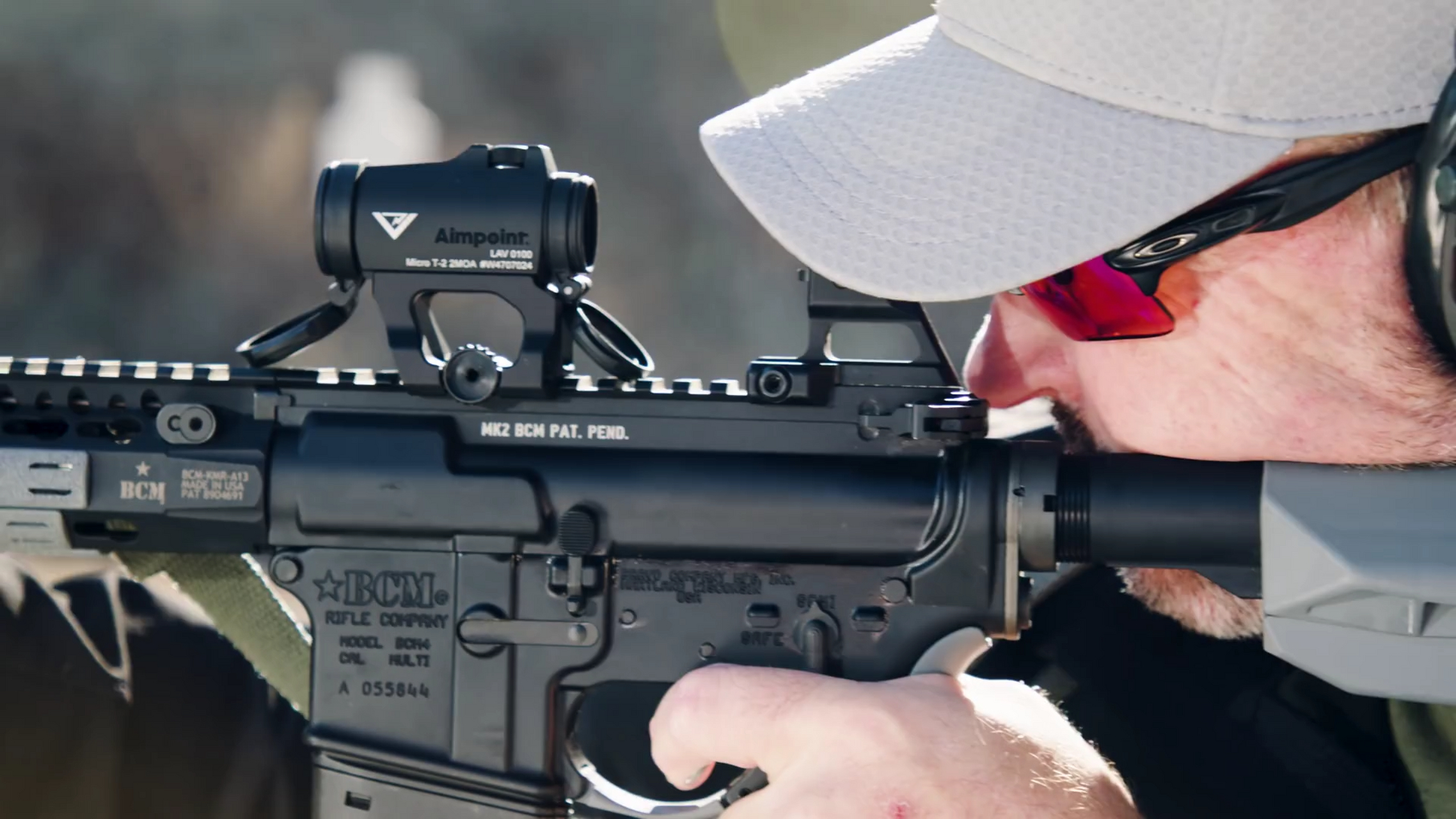 aimpoint micro t-2红点瞄准镜是一款备受赞誉的战术光学装备,以其