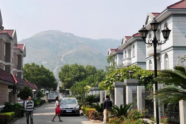 东岭村:效仿华西村致富,村企跻身全国500强,户均资产超300万