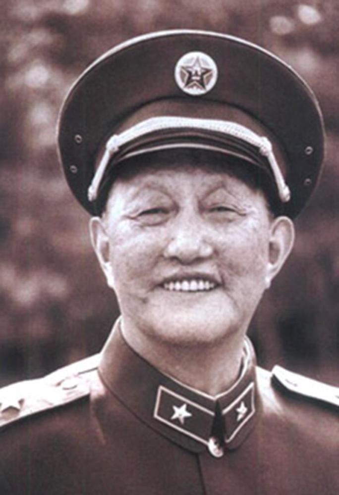 2004年,洪虎来医院探望洪学智,洪老因何事怒斥:你省长怎么当的