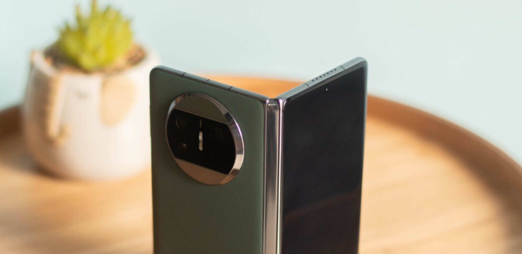 华为mate x4折叠手机泄密:16gb内存 9000mah电池 1.08亿像素三摄