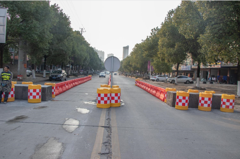 注意!常宁大桥新增限宽墩,请过往车辆减速慢行!