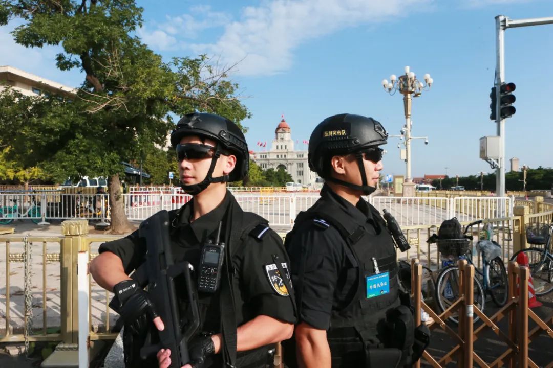 奥运会,警察拼了!