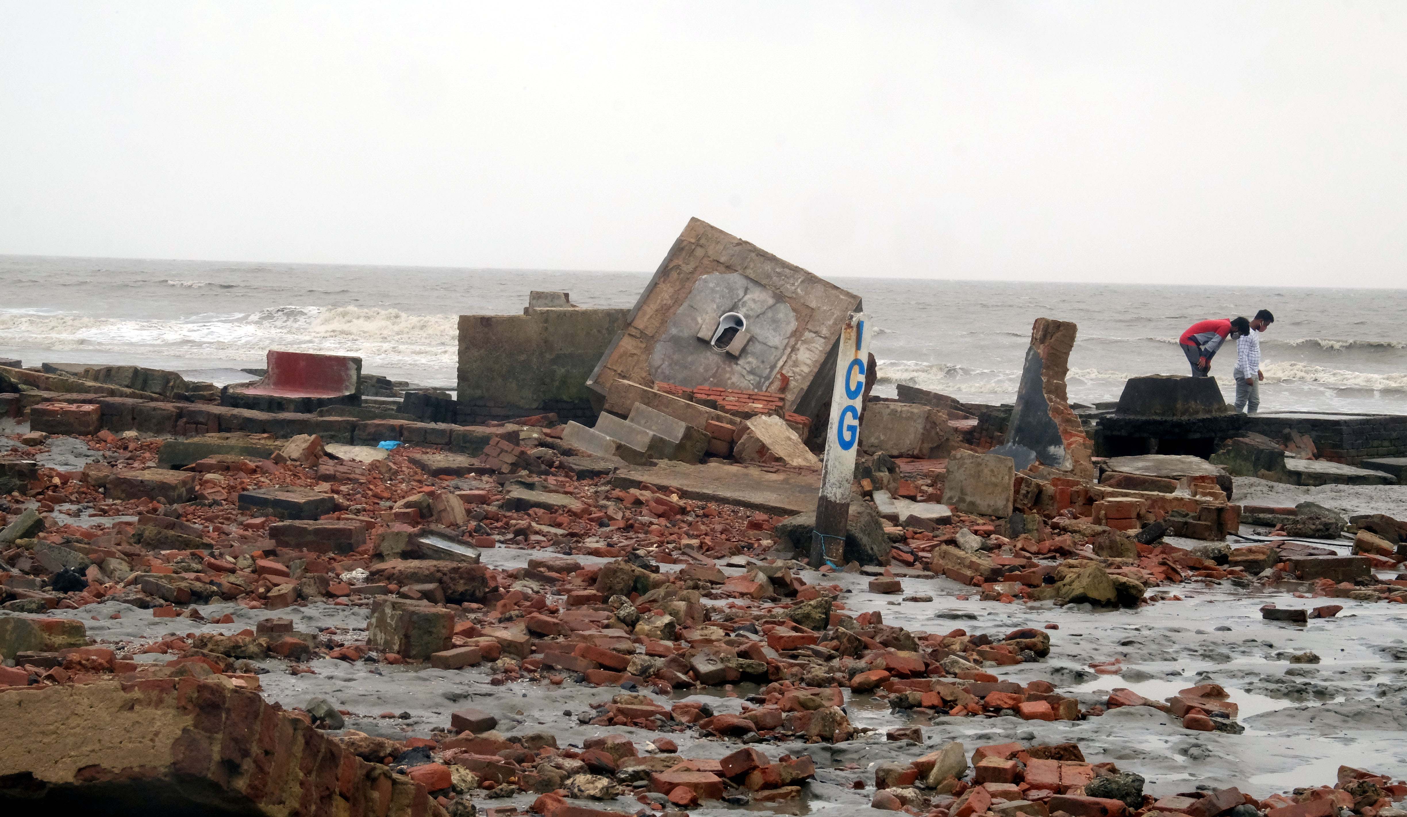 热带气旋"亚斯"在印度造成至少5人死亡(2)