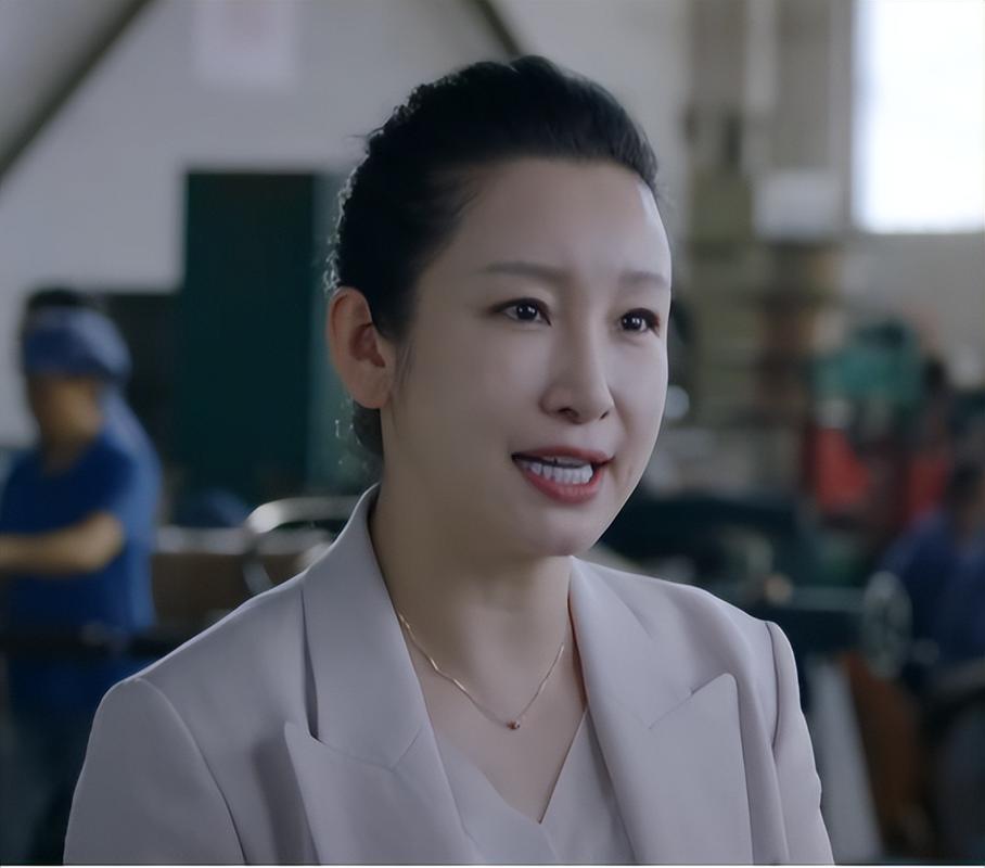 可能是天生吃演员这碗饭,秦海璐第一部参演的电影就获得了热烈的反响.