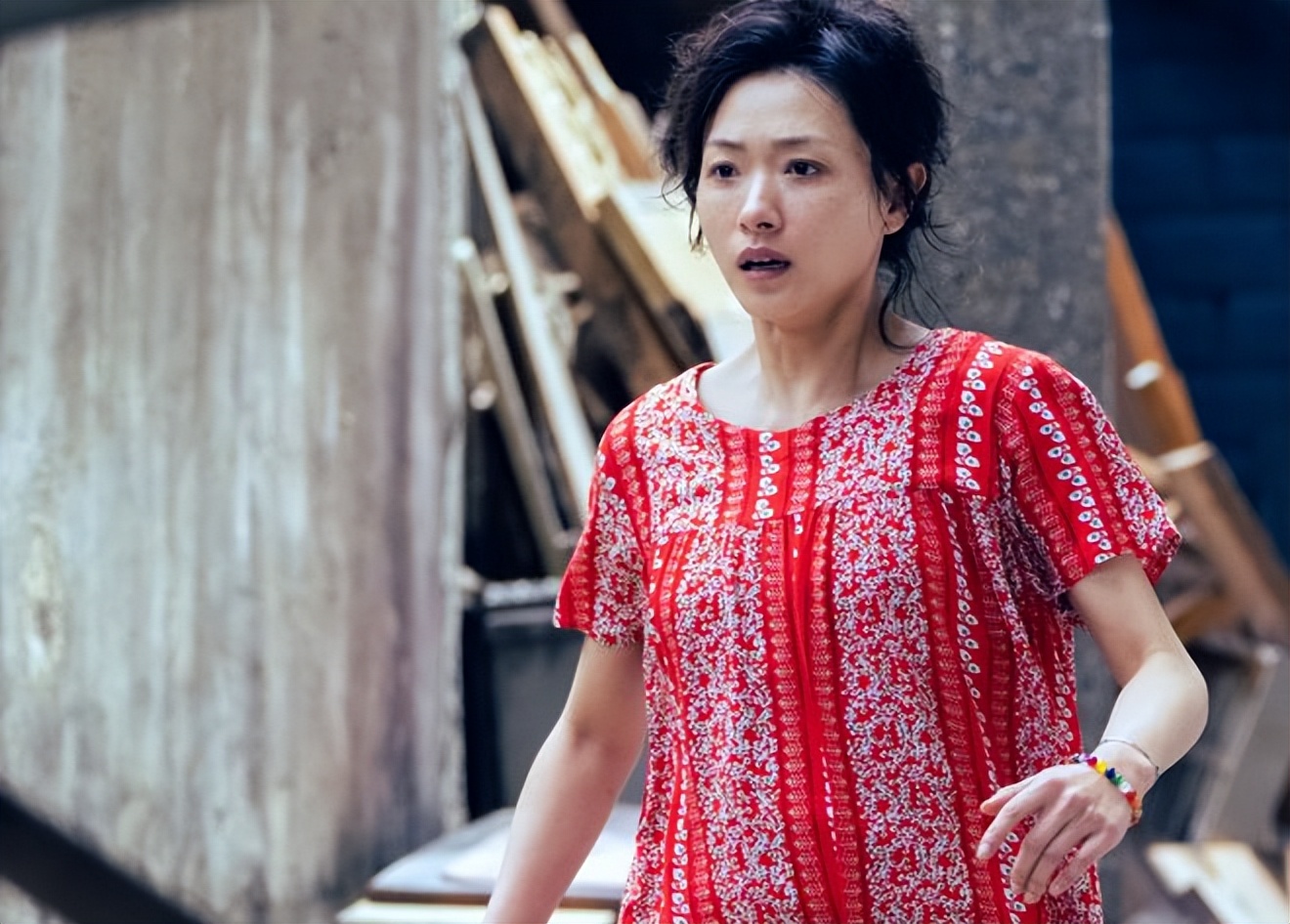 41岁万茜与52岁闫妮:气质与骨相的完美诠释