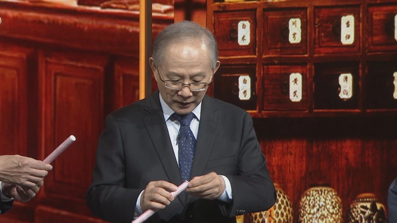 东城中医医院特聘专家王凡做客记忆·国医:夏季吹空调小心伤阳气