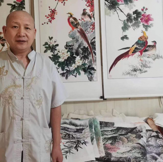 也是最小的一个徒弟,王雪涛离世前将于瑞安推荐给了给了花鸟画家陈大