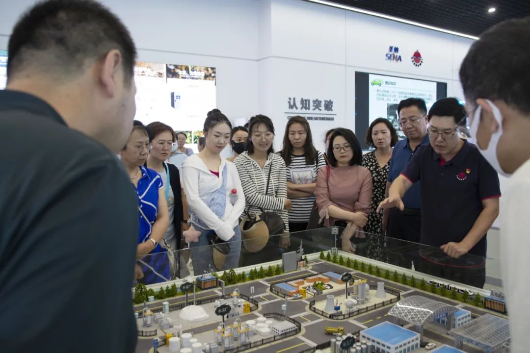 呼和浩特职业学院教务处党支部书记马玉海一行到圣纳科技参观交流