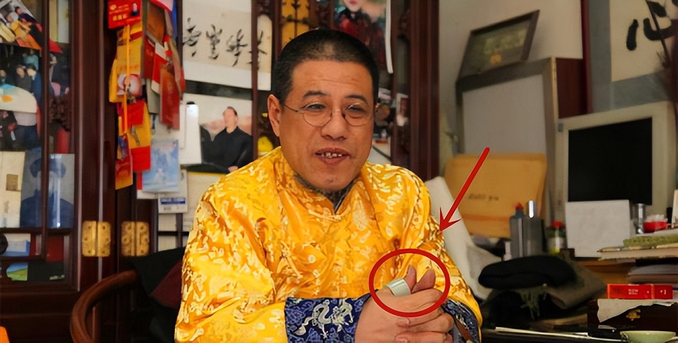 乾隆七世孙带上亿玉扳指,专家要求上交,男子霸气回应:凭什么!
