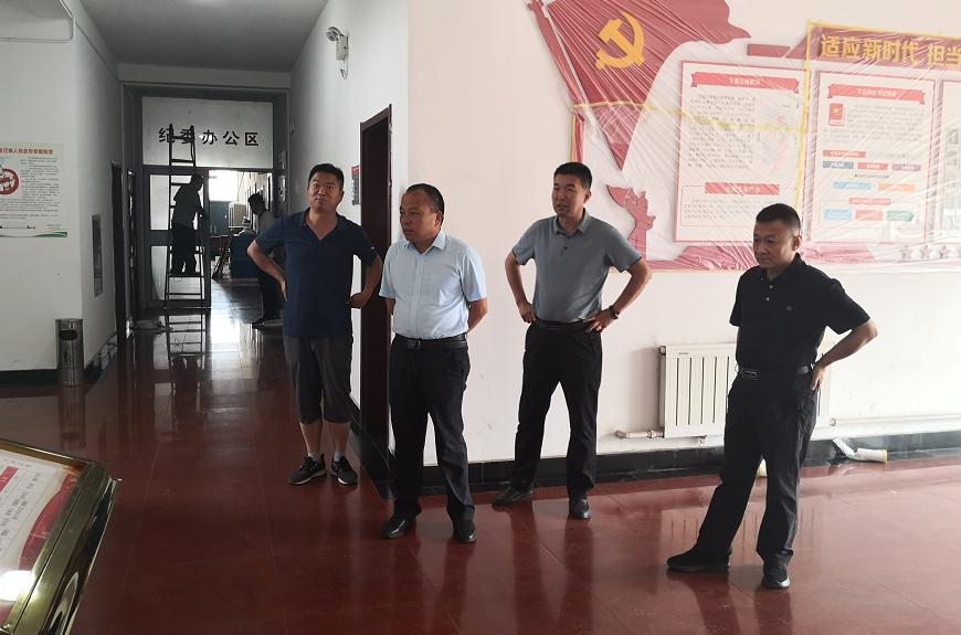 乌尼尔吉日嘎拉深入王爱召镇调研督导镇纪委标准化规范化监督工作及