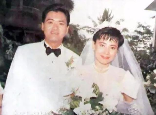 一代情王周润发:痴爱陈玉莲,闪婚余安安,为何最后娶了陈荟莲?