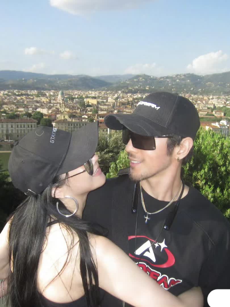 钟丽缇与张伦硕稳定恩爱两个女儿美貌惊人