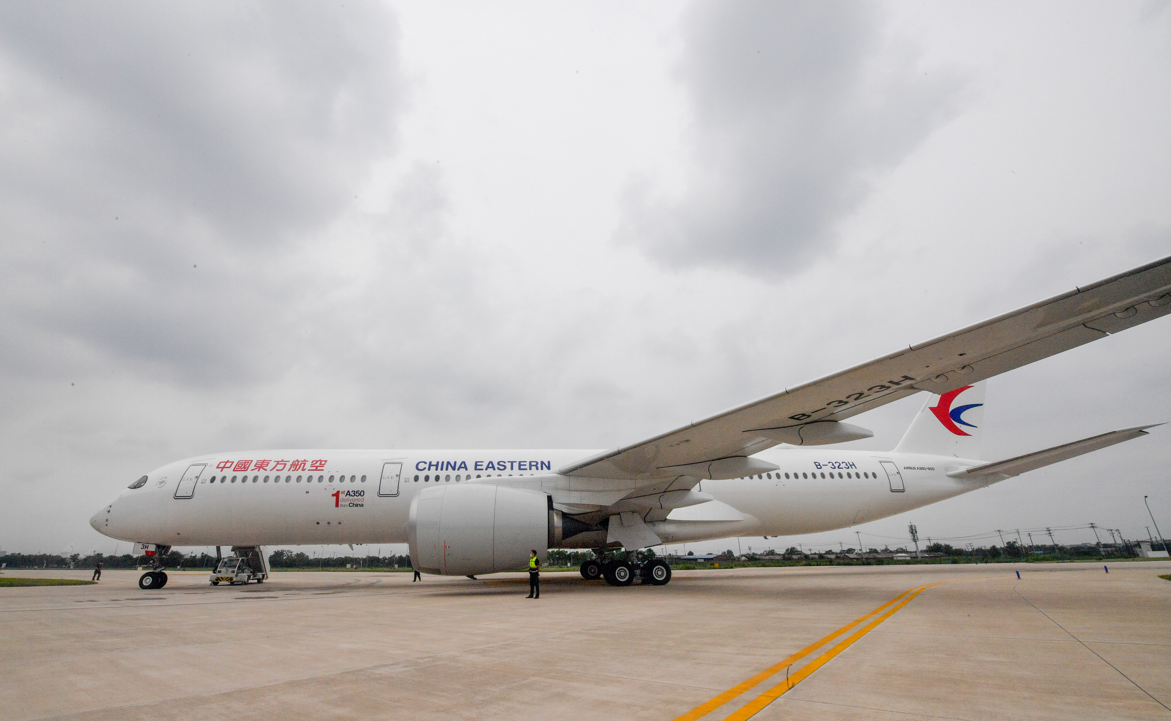 空客首架在中國交付的a350飛機由東方航空接收(4)