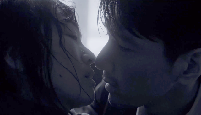 巩俐赵又廷吻戏片段引热议,两人年龄相差19岁,网友评价各不同