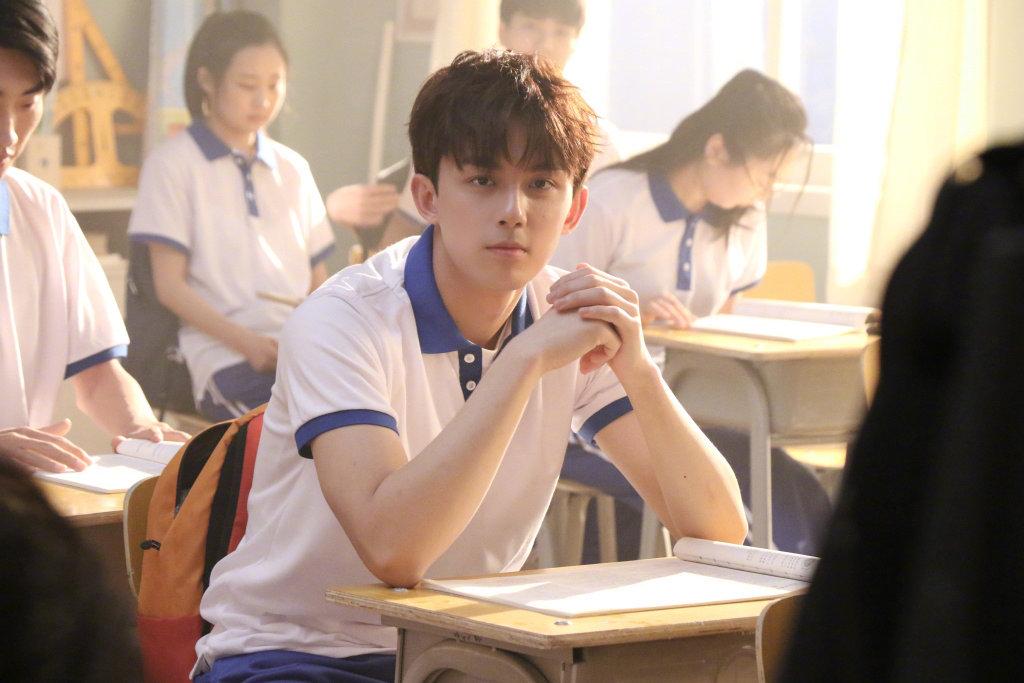 吴磊的高考英语成绩达到了120分,但语数都拖了后腿,总成绩还是非常