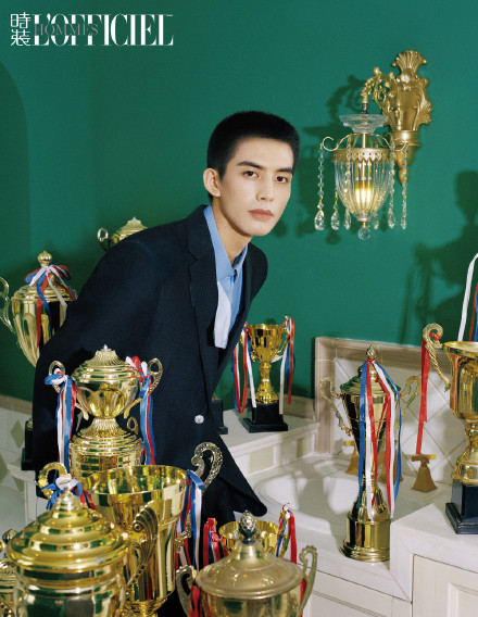 宋威龙时装男士8月大片,短发寸头少年感十足,可塑性极强