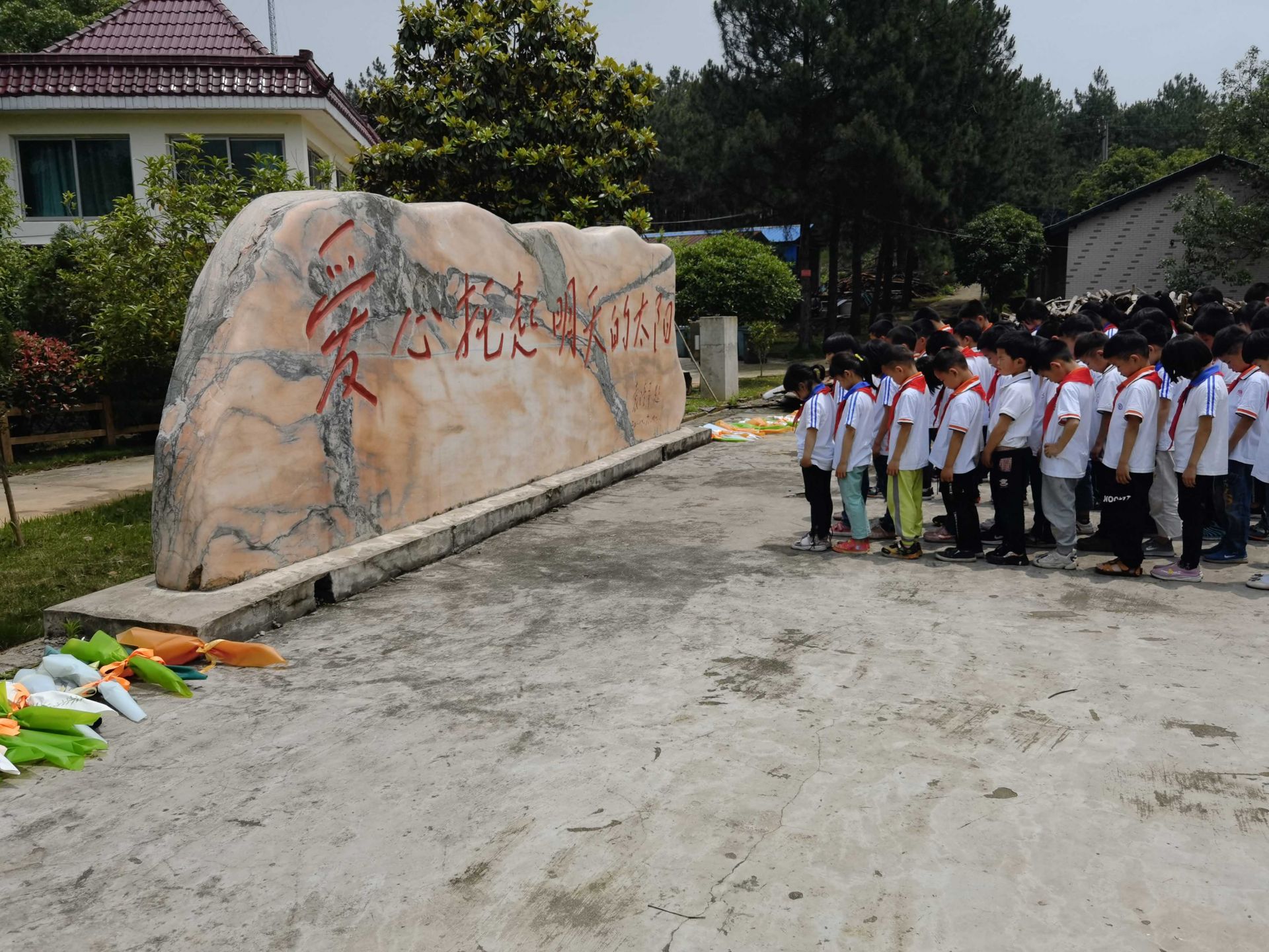 都昌太阳村困境儿童沉痛悼念袁隆平院士