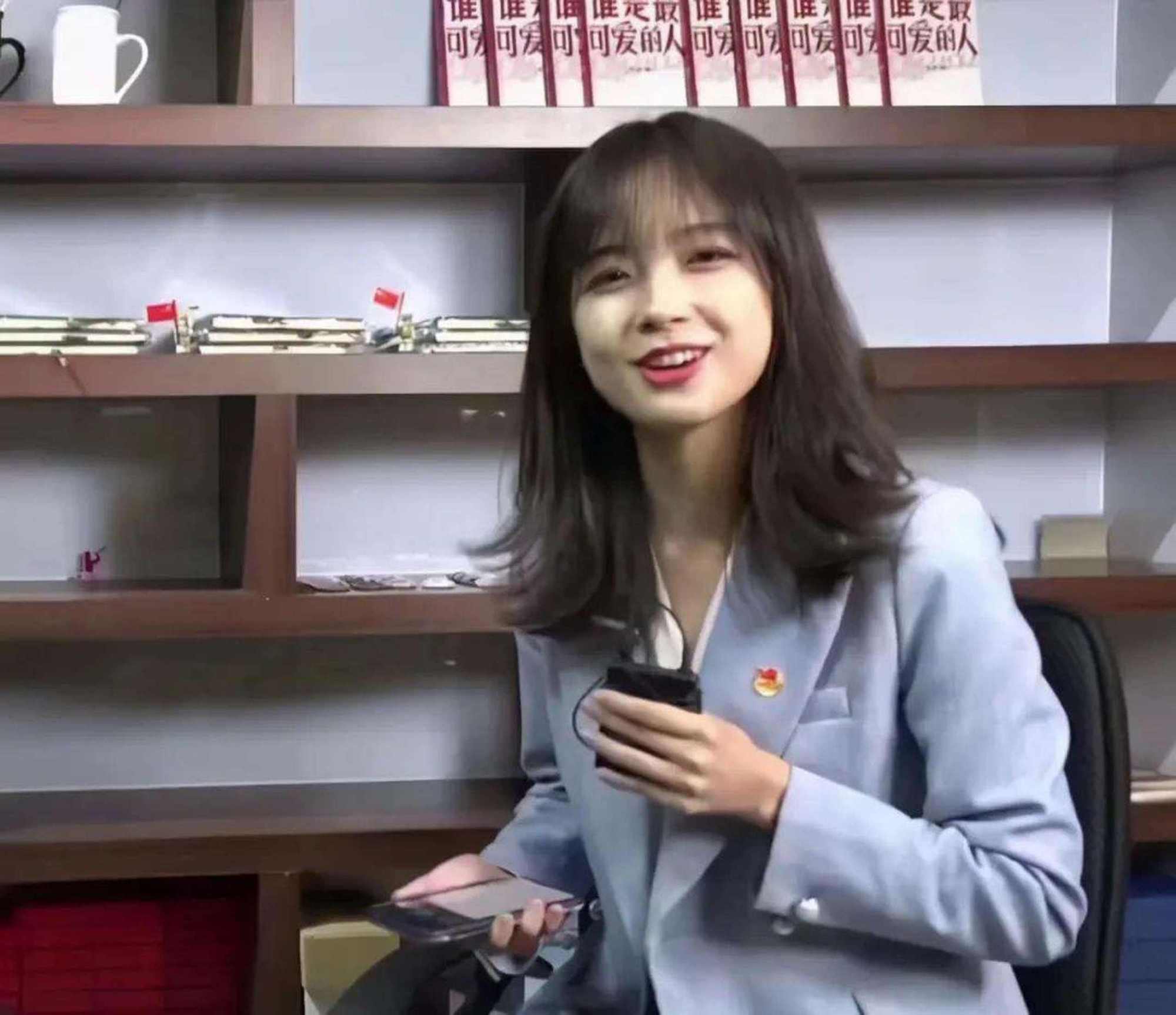 被网友疯狂"人肉"的王冰冰,被曝"塌房",这分明是励志故事