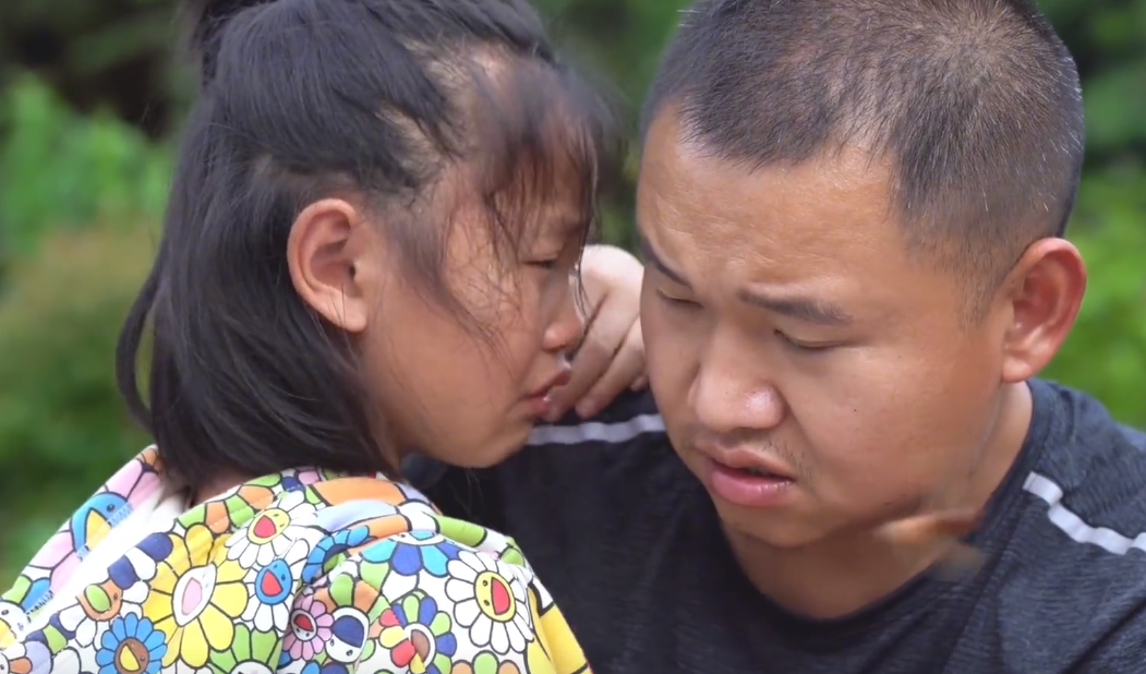 农村四哥:小英子太狠心了?丢下女儿独自回广西,到底怎么回事?
