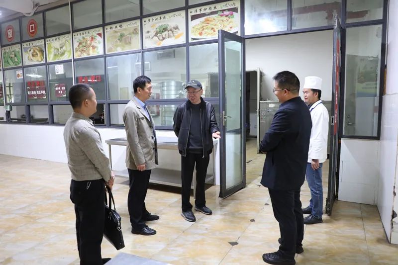 彭坤毅到兴义五中,阳光书院开展校园食品安全督导检查工作