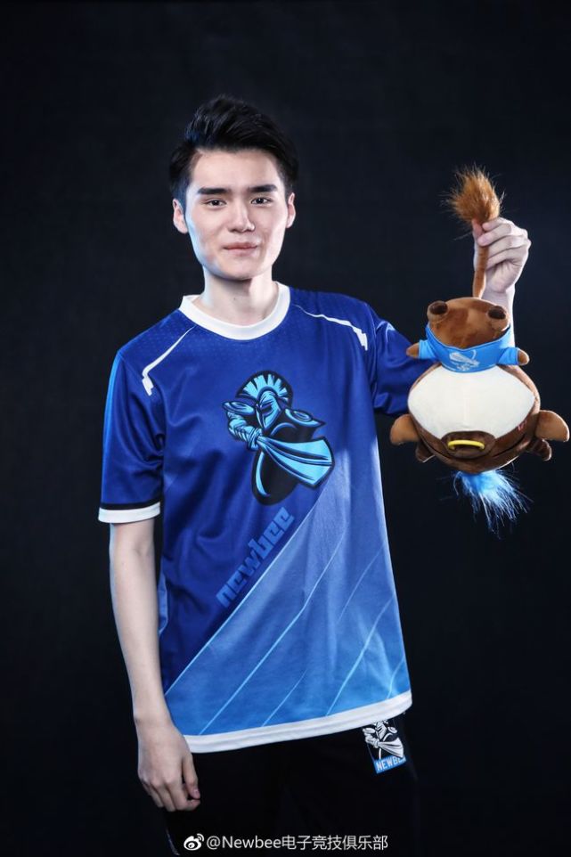 dota2:sccc直播和女主播撞衫,粉丝纷纷梦碎