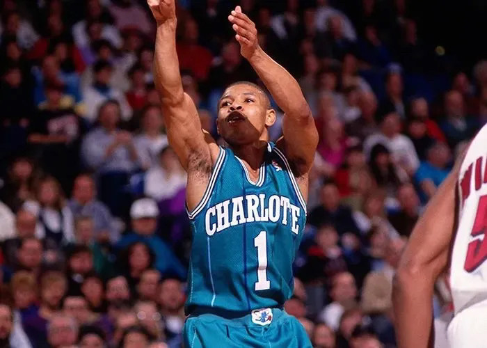 博格斯身高1米6,是最矮的球员,他为何能在nba立足14年?