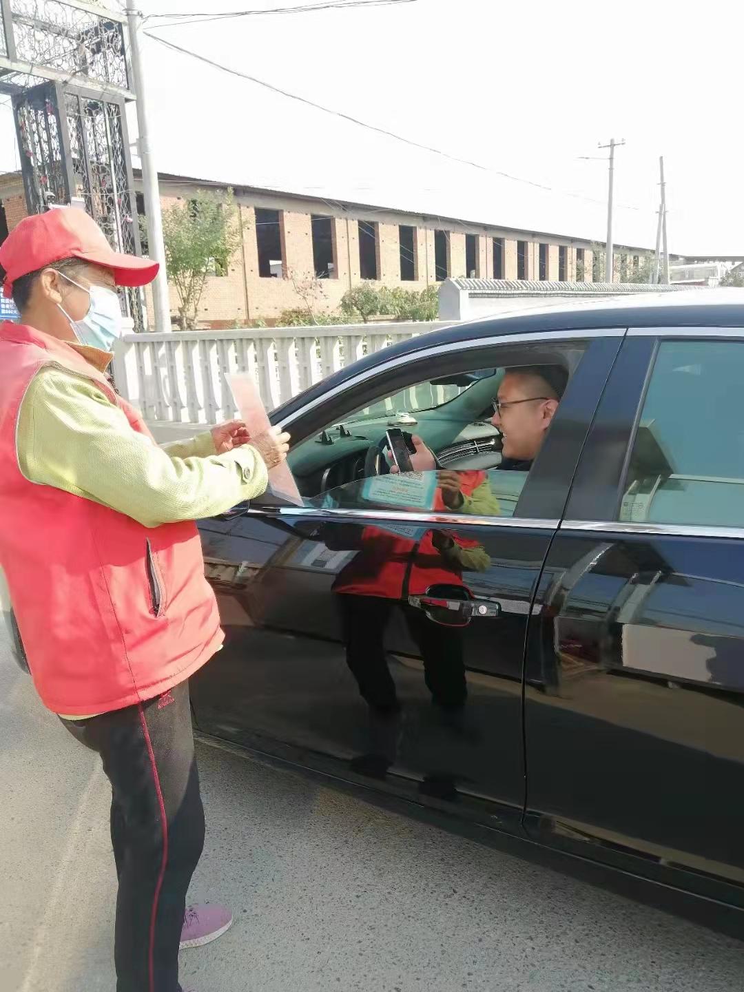 向投身到疫情防控工作一线的基层妇女工作者致敬