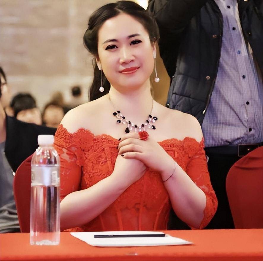 "芙蓉姐姐"史恒侠,从土肥圆到女富豪,她的人生值得尊敬