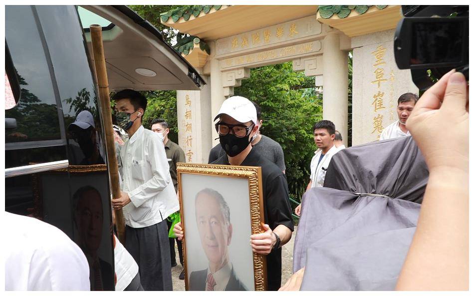 香港顶级风水师蔡伯励,为霍英东选墓,一句话就收了李嘉诚200万