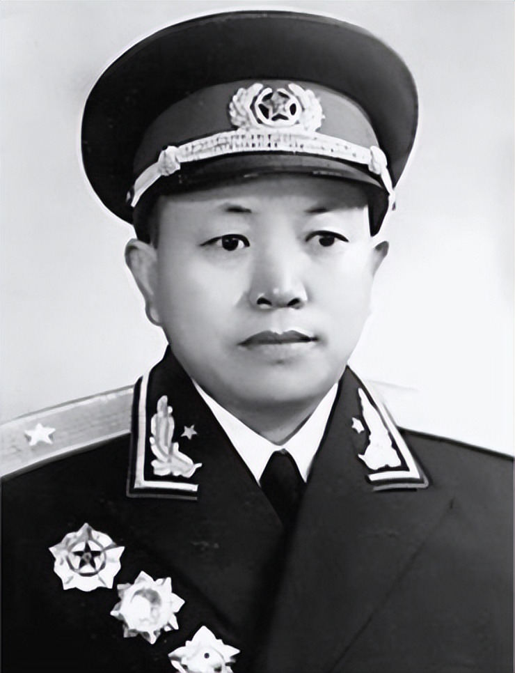 84年粟总与世长辞,一少将不愿送行,王必成大怒:我看你敢不去