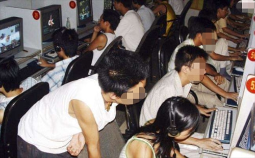 北京蓝极速网吧纵火案:四名少年因上网被拒,恶意纵火致25人丧生