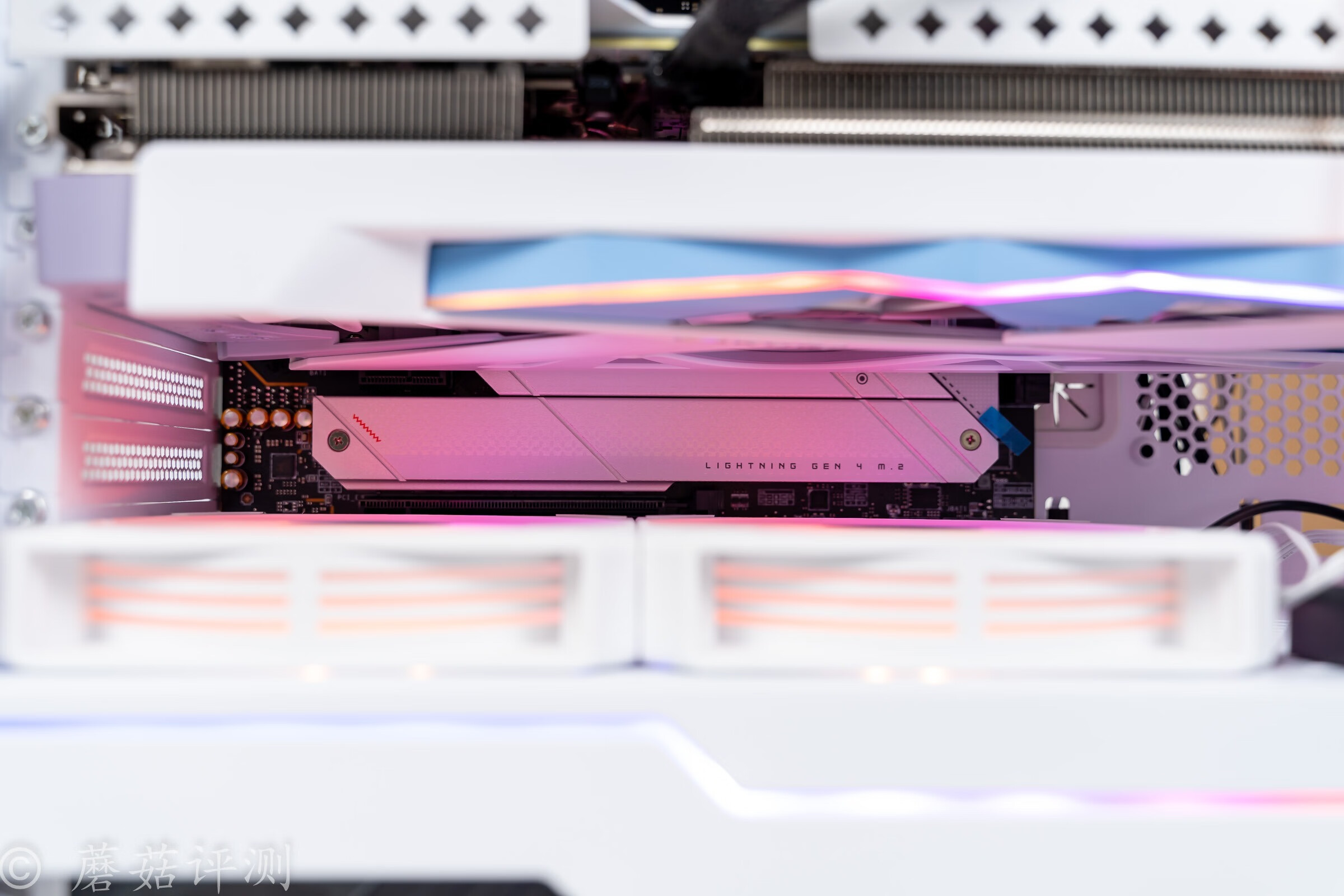 外观精致,灯效漂亮,散热优秀,盈通rtx4070ti樱瞳花嫁显卡 评测