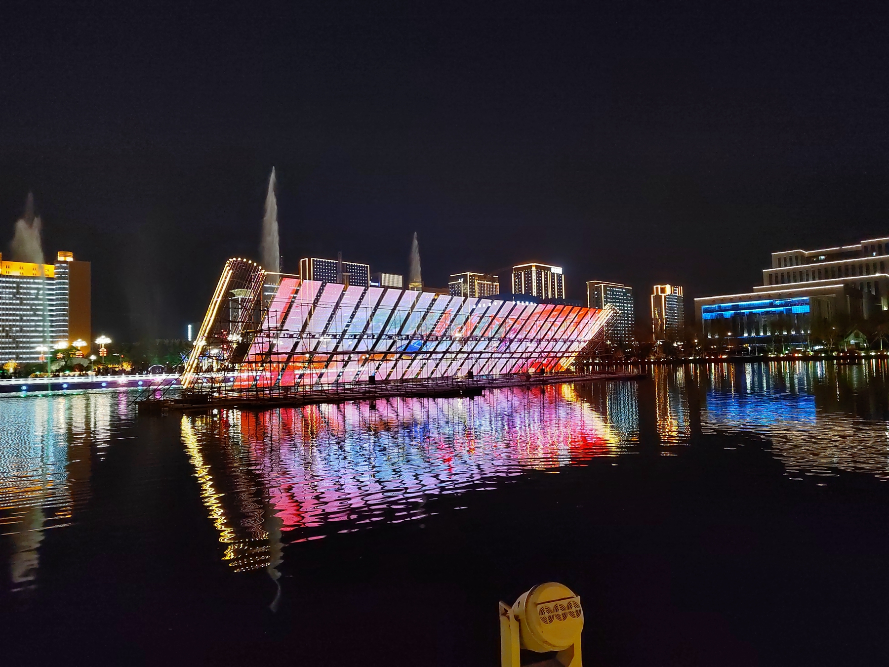 临沂五洲湖公园夜景图片