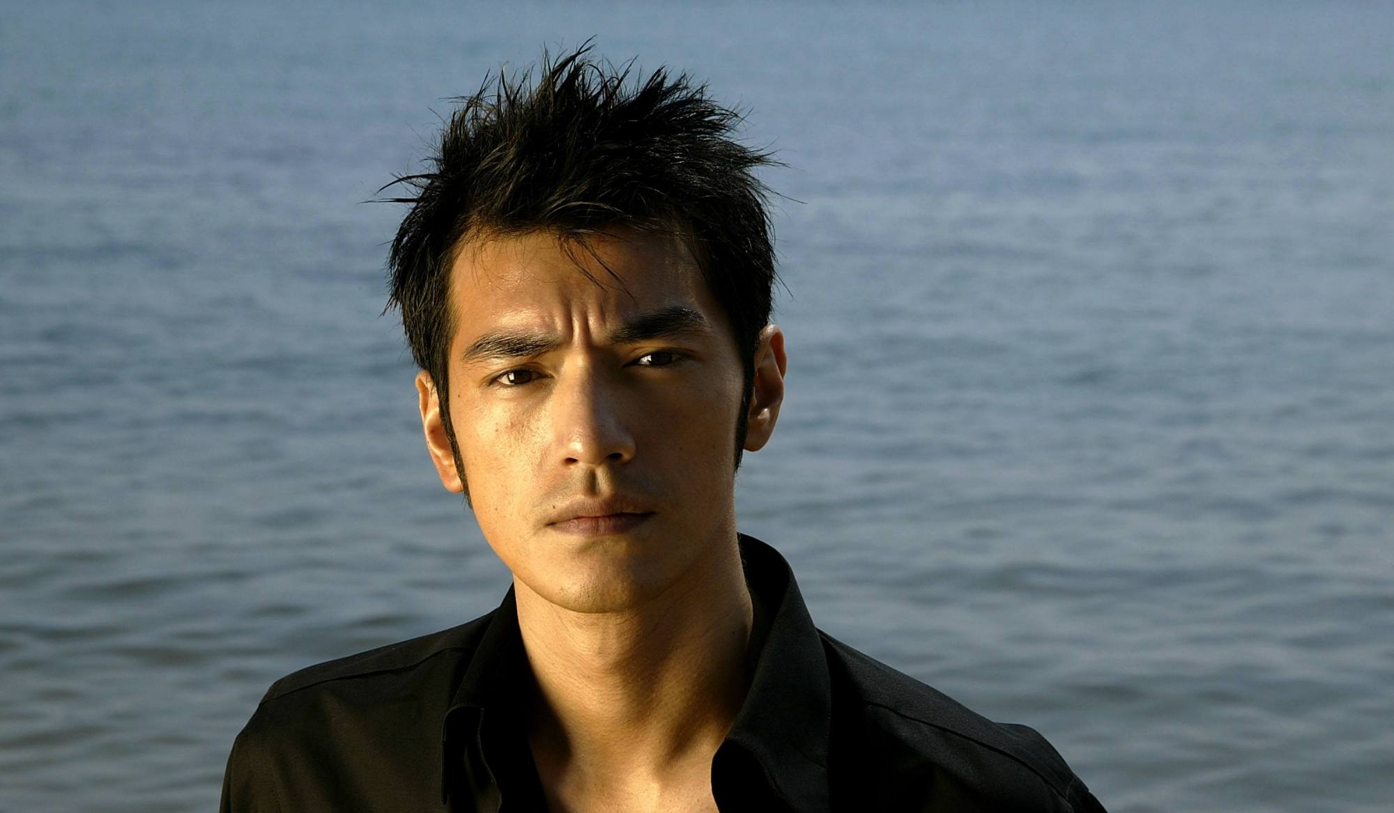 金城武最新杂志封面,原生态的颜值,出镜效果你尽然无法反驳