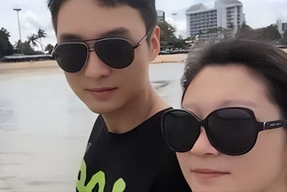 2019年在泰国被丈夫推下悬崖,侥幸生还的中国孕妇,3年后站起来了