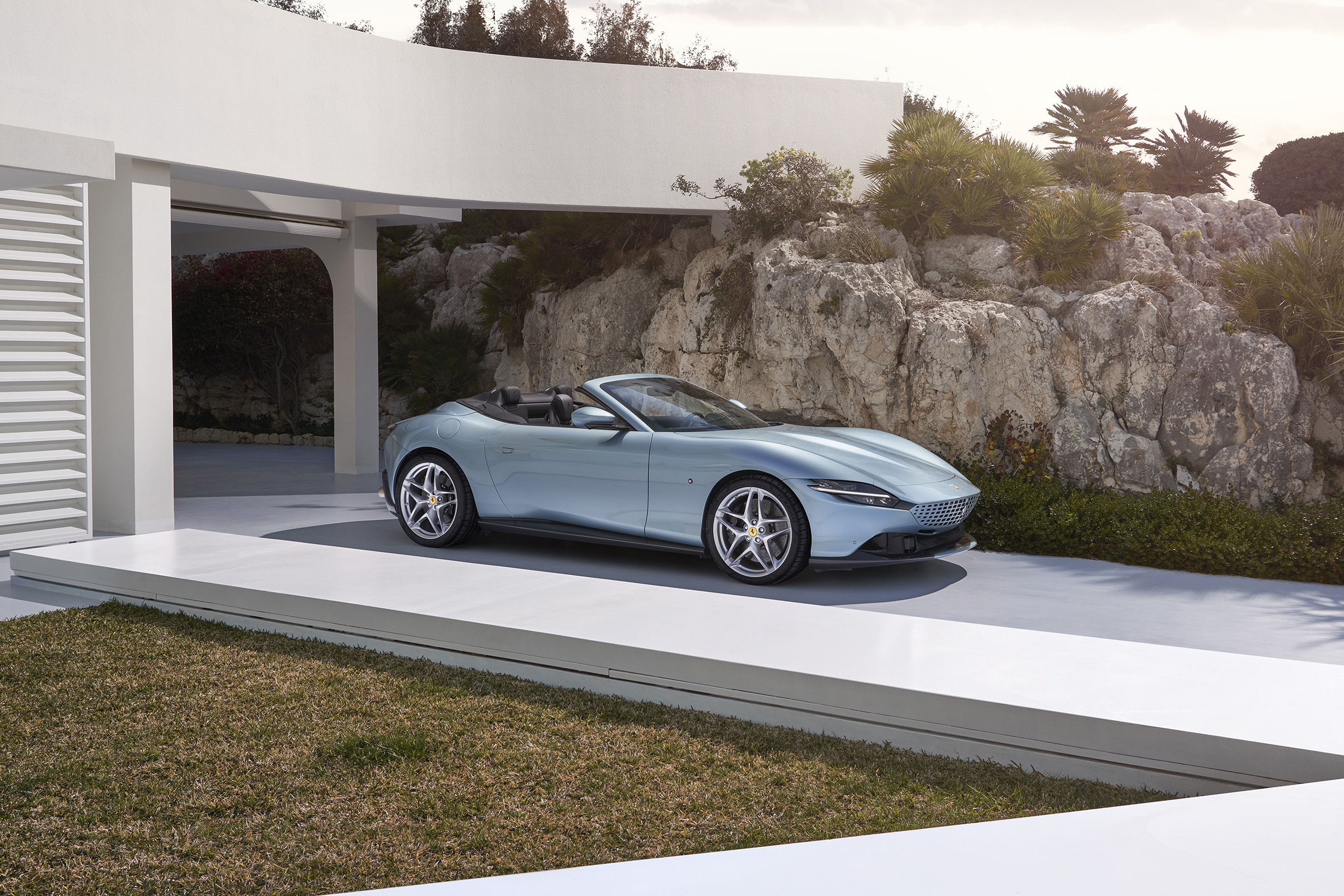 优雅又浪漫,法拉利roma spider敞篷版上市,售价276.2万元