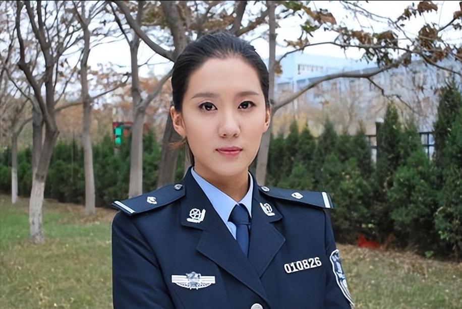 疫情下的明星不一样的命,刘嘉玲身居豪宅,杨淇为生活做起保安