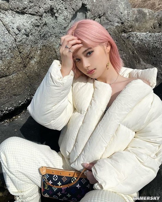 时尚模特转行美妆博主 日本精致辣妹南部桃伽