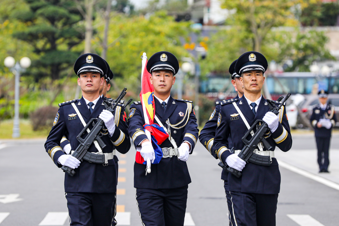 佛山公安举行升警旗仪式,庆祝中国人民警察节!|你好,警察节