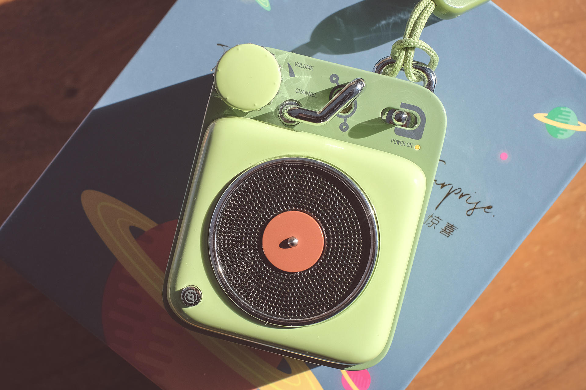 外观颜值天花板,高续航便携猫王音响——原子唱机b612开箱测评