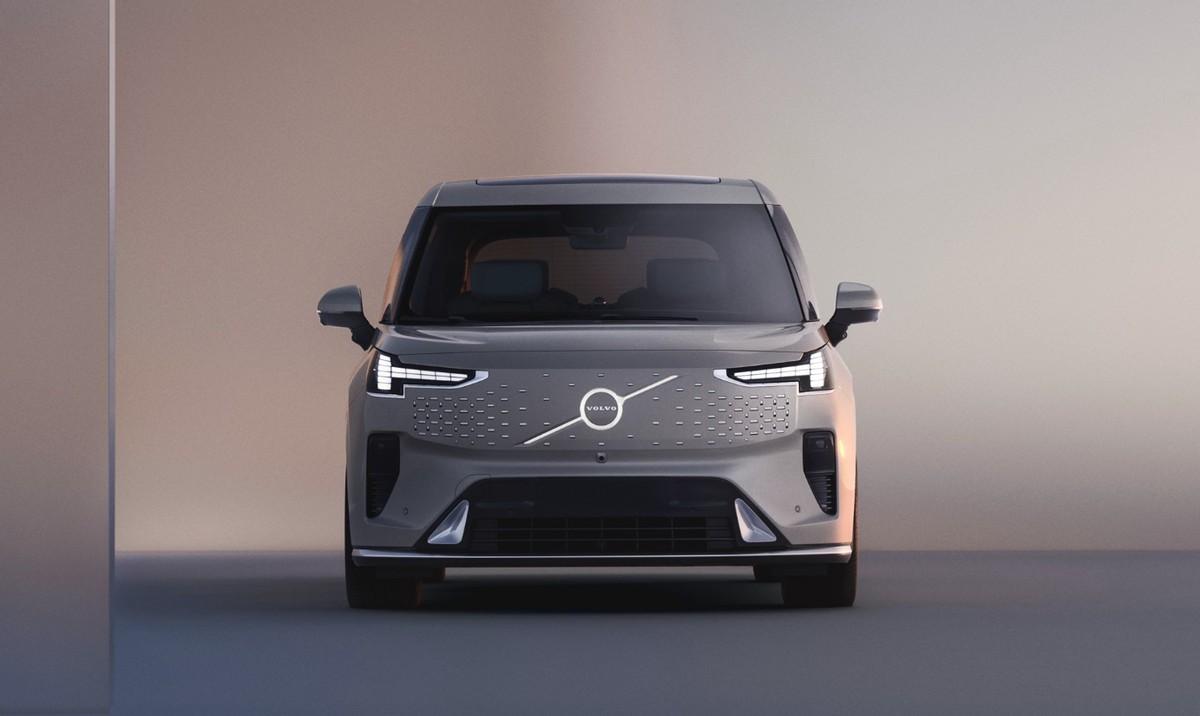 沃尔沃纯电mpv em90正式发布