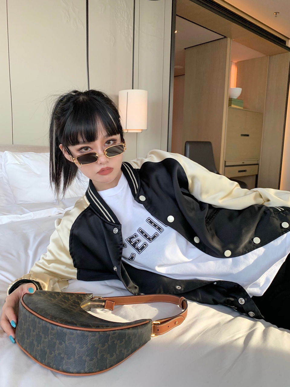 偷穿男朋友衣服王一博女朋友celine穿搭|celine铆钉胶囊丝绸夹克外套