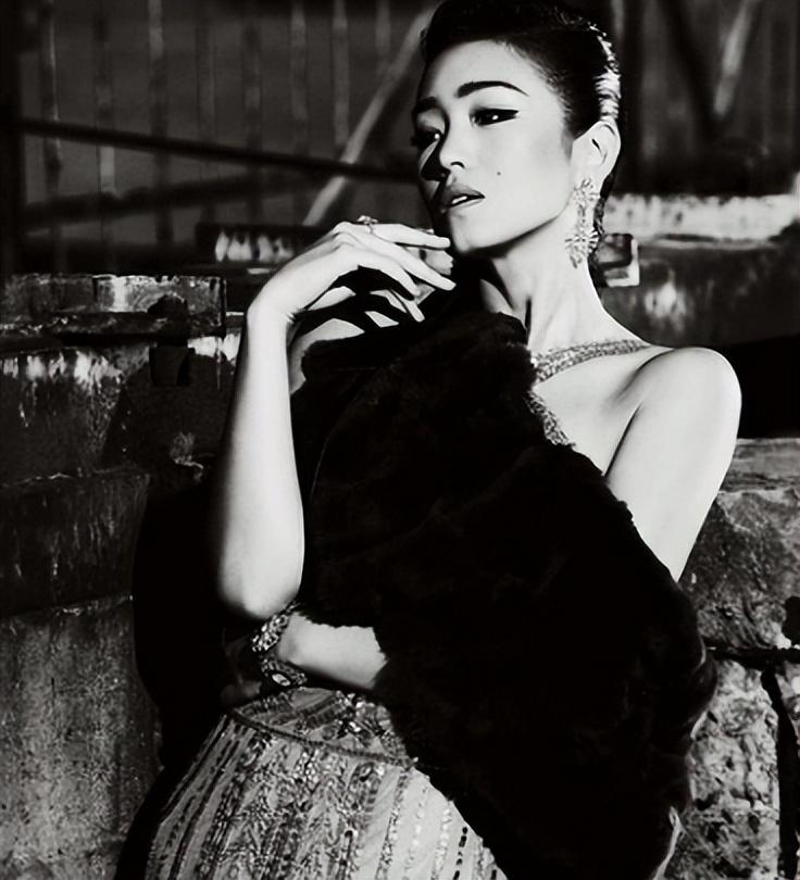 巩俐卸妆后,李若彤卸妆后,玲花卸妆后,网友调侃:差距一目了然