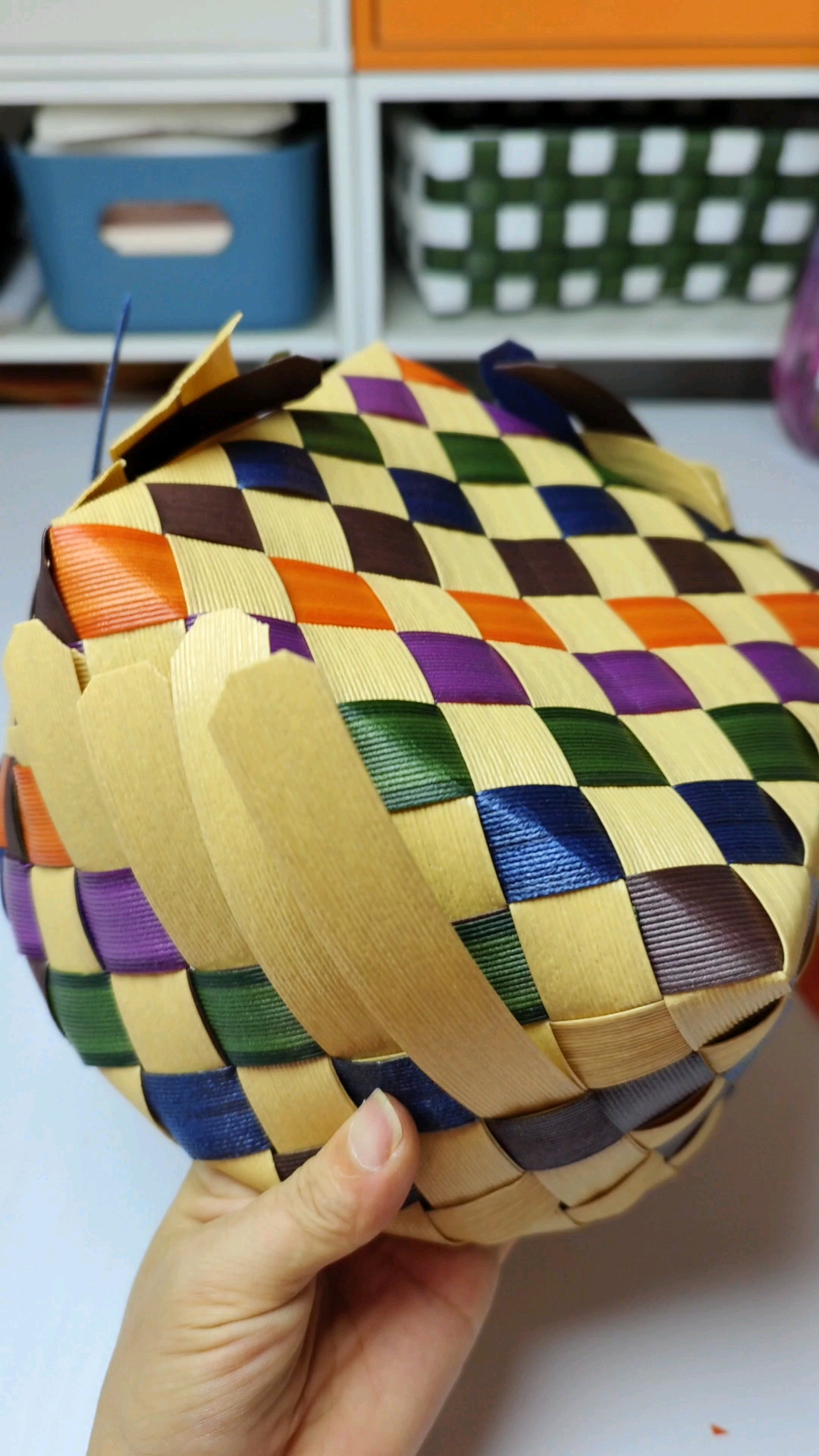 手工藤编仿竹藤扁条收纳筐教程之收尾穿条