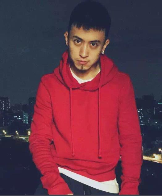 "沪上皇"秦奋,被二婚女人"诈骗"九亿,他究竟看上韦雪哪了?