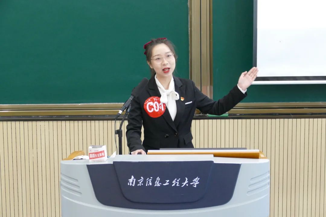应用气象学院 2018级 周雨辰 她是气象人,亦是科研者,潜心研究臭氧