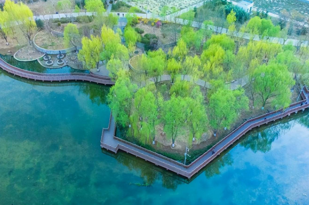 石家庄有一家名为"翠屏湖"的国家公园,是个不错的踏青地点